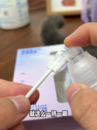 就这么一挤一刷,下巴上的小黑点全下来了#里兜 #黑下巴克星 #宠物萌宠 #养宠
