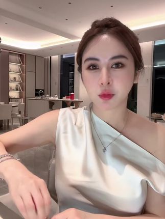 有脚后跟很干,粗糙,很硬的姐妹们,可以试试这款护足霜#护足霜 #脚部护理 #秋冬必备 #小心甘 #女生必备