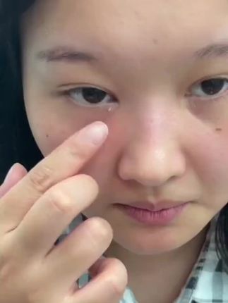 #上热门 但凡早点发现这款#牛油果眼霜,也不会被#脂肪粒 困扰这么多年。有小粒粒的姐妹, 定要冲起来#眼部保养#平价好物