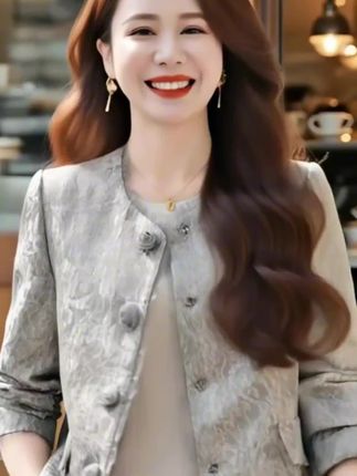 #时尚妈妈装 国风小香风提花外套,#洋气减龄 #穿出自信穿出美丽 #高端大气 #谁穿谁漂亮