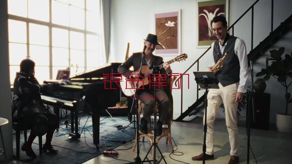 爵士沙龙银盐律动-
当爵士三重奏遇上法语香颂
Corcovado
银盐律动爵士沙龙Vol2
吉普赛爵士二重奏
MUSICIANS
Marc:Guitar/Voice
Ilia:Saxophone and Flute
Host/Series Producer: Xiang Sun,Sousell
Director/Editor: Howard Chen
mastering engineer:Kiara Ren,
Videographers: Howard Chen,Xiang Sun
Produced by Xiangsunstudio
想参加爵士沙龙的朋友们可斯xin我~
#爵士三重奏 #法语香颂 #上海艺术工作室 #爵士沙龙 #上海周末去哪儿