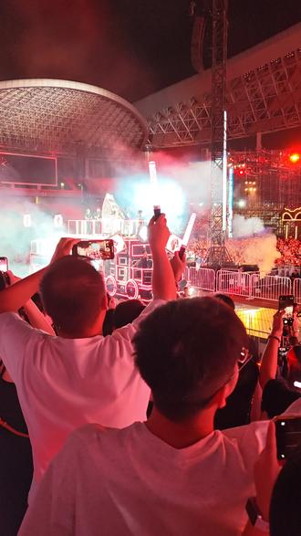 也是见到了花车上的李荣浩,超级近距离!#李荣浩 #李荣浩演唱会 #李荣浩南宁演唱会