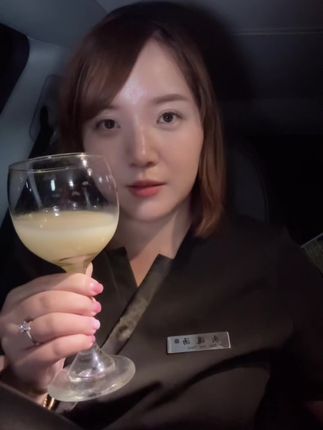 敬自己,敬过去每个挣扎的日子,敬每一个阶段努力的我们,敬我们未来璀璨的人生。 #敬自己一杯酒#美国创业 #美国生活 #创业女人
