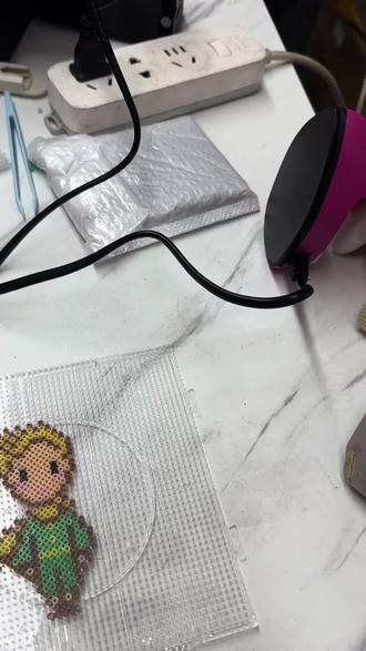 最新熨烫新教程,还有不会熨烫的朋友们看过来,所使用的材料和你们收到的是一模一样的,全程6分钟拍摄➕熨烫全部搞定,学起来轻松烫无孔~#拼豆 #拼豆diy #今天拼豆了吗 #拼豆图纸