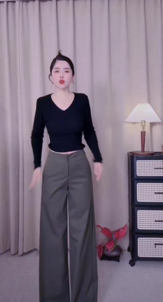 卡其色阔腿裤女裤子2026新款春秋高级感垂感窄版直筒裤宽松西装裤