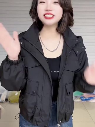 春秋新款大码拉链口袋显瘦冲锋衣洋气女宽松上衣外套时尚连帽休闲#大码女装#外套#上衣#冲锋衣#新款上新