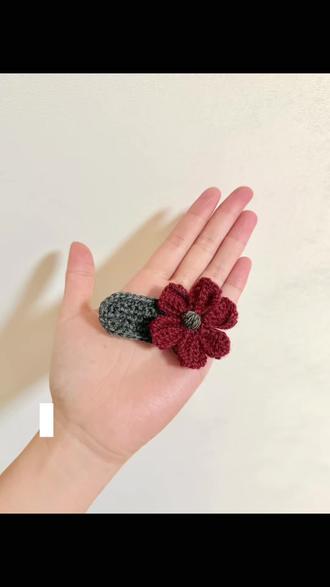 《挑战勾100种花花》附图解教程
#儿童发夹#手工编织 #织女的日常