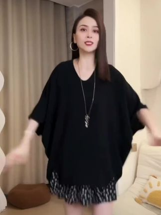 不规则设计感小开叉夏季显瘦宽松冰感防晒短袖简约T恤慵懒风宽松上#打底衫 #打底衫女 #打底衫搭配 #打底衫显瘦 #打底衫推荐