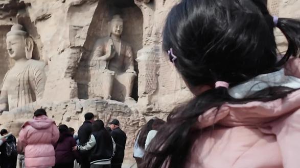 探索千年石窟,这不是枯燥的历史,是看得见、摸得到的文明#云冈石窟 #世界文化遗产 #工匠精神 #石窟艺术 #北魏石刻里的亲子课