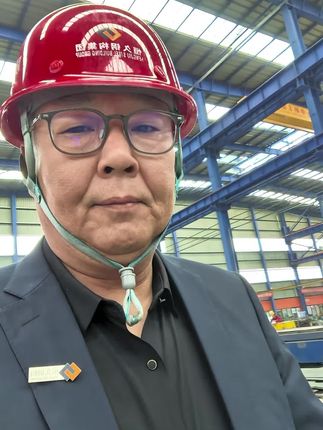 从没有白费的努力,也没有碰巧的成功。只要认真对待工作,终有一天,你的每一份努力,都将绚烂成花。#工程人一直在路上 #钢哥的工作日常#钢构生产车间走一遭