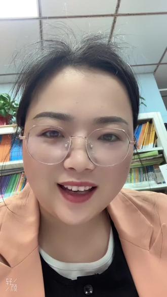 今天看到好多孩子在学校门口的商店买一个全身黑乎乎,红嘴唇的玩偶。我非常好奇,它的玩点在哪里?不过它有一个好听的名字叫做娜塔莎!#娜塔莎是什么