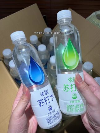 我愿称依能苏打水为“喝水搭子”,口感清爽,随时随地吨吨吨!#依能苏打水 #多喝水 #喝水我是认真滴 #强烈推荐 #夏日饮品
