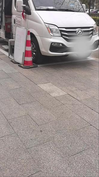 面包车改理发店,我这该死的职业病犯了!#厉害了我的车 #营业执照办理 #创作者中心 #创作灵感