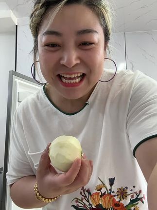 奶油芭乐太好吃了吧,尤其是撒上酸梅粉味道真的绝美哈哈