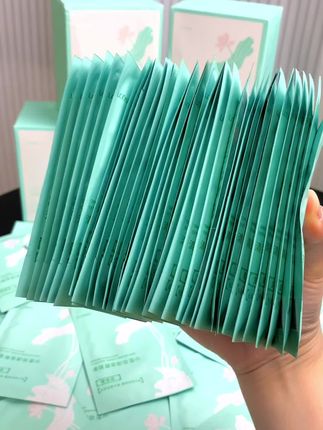 这个卸妆湿巾也太懂女生了吧!植物萃取很温和关键卸得贼干净!一次一包很方便!#卸妆 #卸妆湿巾 #卸妆湿巾温和不刺激 #独立包装 #兰可欣