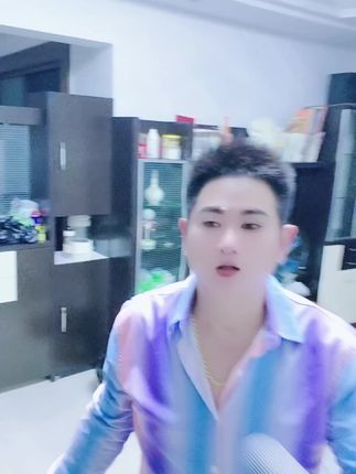 你的好运气藏在你的实力里,也藏在你不为人知的努力里,你越努力,就越幸运"--强调隐性积累的重要性,幸运是努力的副产品