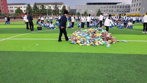 运动会开幕式上的零食大战#趣味游戏
