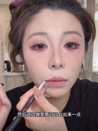画不画唇线区别真的很大!把嘴巴子勾勒饱满立体了,涂出来的口红真的会更好看!#唇妆教程 #如何画唇形 #嘟嘟唇教程 #薄唇变厚唇 #春夏妆容