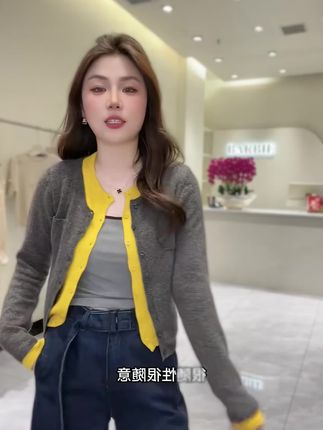 #百搭上衣 #时髦精 #洋气小衫 #休闲减龄穿搭 #显白穿搭