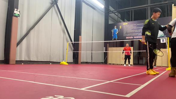 #每一帧都是热爱 #创作者扶持计划 速度与力量的极致对决,网前与后场的无缝衔接。男双赛场,没有个人英雄,只有团队信仰。汗水与呐喊齐飞,这才是体育最动人的模样!#羽毛球 #高燃瞬间