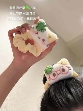 向所有人炫耀好朋友送的新发圈 真的好可爱啊~#发圈 #少女心爆棚 #爱了爱了 #网红发饰 #四叶草