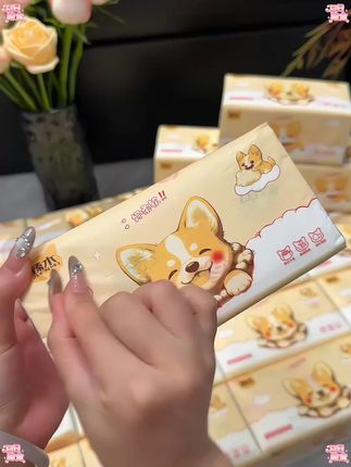 我的天!这到底是砖头还是抽纸啊!也太瓷实了吧!一包都可以用好久了,里面纸巾都带有印花我是真忍不了一点,真的可以薅#抽纸 #大包抽纸#可爱抽纸 #印花抽纸 #超便宜超划算