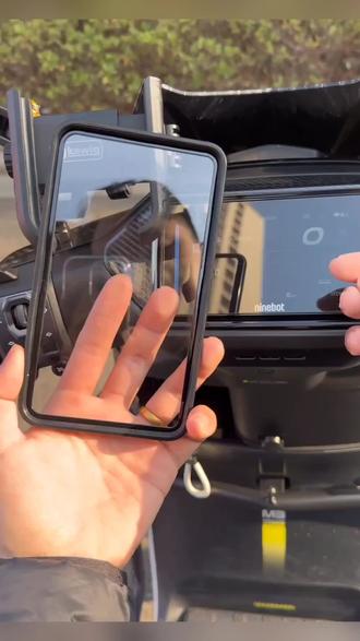 最近好多兄弟的九号屏幕都中招进水了,大家有什么好的解决方案吗 建议兄弟们赶紧给电动车仪表上个保护罩!专车专用的,严丝合缝,边上带一圈密封条,雨水灰尘进不去。关键是它高清透亮,一点也不挡信息,可以冲!
#九号电动 #九号仪表 #九号屏幕进水 #好物推荐🔥