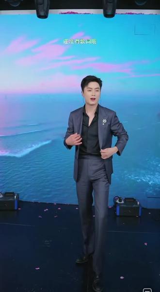 这位男人狠起来连自己都掐#昊文#直播录屏分享#宝藏男孩#抖音玩法达人中心