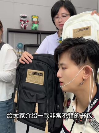 #开学季书包 快来选购孩子开学前的书包,现在真的很实惠,重要的是它隔层多,可以装很多东西 #双肩包书包