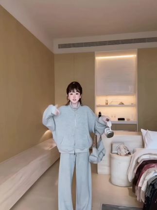 许妍休闲感套装!外套加休闲裤,宽松舒适,保暖显瘦,高级感十足 #许妍穿搭 #穿出自己的风格 #穿出高级感 #ootd穿搭 #美出高级感