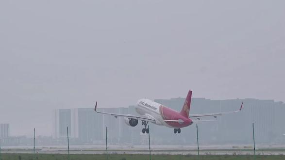 竹三林福路看飞机 竹三林福路看飞机,2026年5月7日广州白云机场T1航站楼关闭装修,原T1航站楼大部分航班转至T3,所以竹三林福路这边飞机就多起来,还能看到飞机排队起飞!#竹料#竹三林福路#白云机场T3航站楼#看飞机攻略#看飞机推荐