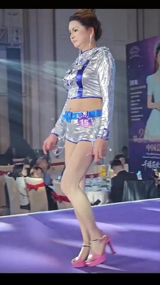 广州大妈拿下模特大赛总冠军