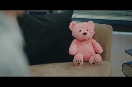 自从duang知道了小熊是qin前暧昧对象送的之后……#怦然与你 #teeteepor