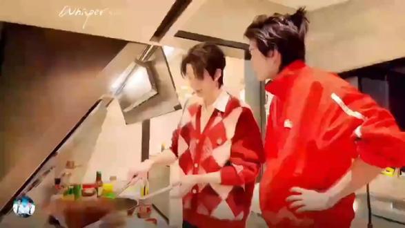 云旗想要,云旗得到
布布:我想吃蛋饼普普:做! 布布:我要做西红柿普普:重磅嘉宾糖拌西红柿#太好磕 #郝熠然云旗