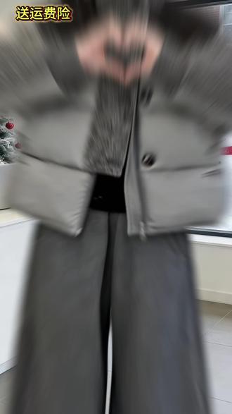 女童酷飒套装绝了!韩系面包服拼接设计+加绒弯刀裤,灰调高级显白,立领+螺纹袖口锁温,一体绒不勒肚,大码穿到170,线下三四百这儿百元送险,娃穿全班追着问!#女童套装 #高品质童装 #女孩就要美美哒 #酷女孩穿搭