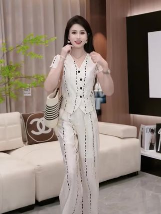 拉夏贝尔时尚气质套装女2025年夏季新款显瘦无袖马甲阔腿裤两件套#夏季新款 #时尚套装 #气质穿搭 #高级感穿搭 #谁穿谁好看