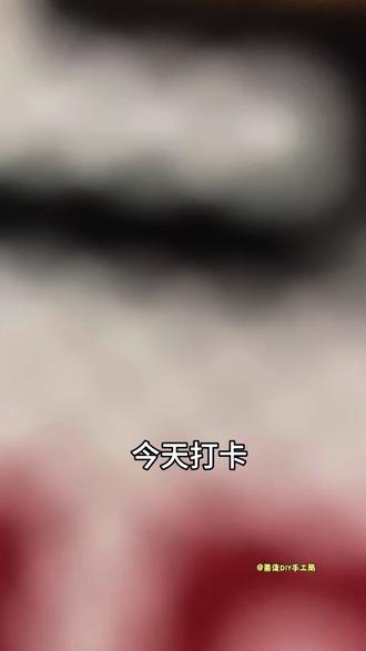 准备去看重庆李子坝穿楼轻轨🚟的小伙伴~做一个拼豆拍照打卡吧!图纸来源🍠:@豆趣Kitty酱#我在抖音玩拼豆 #拼豆人有自己的春节 #用拼豆打卡生活 #李子坝穿楼轻轨 #重庆李子坝