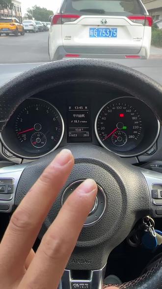 15 年前的高尔夫 配置介绍 2 万多的大玩具
#高尔夫gti #510主机 #油耗 #二手车推荐#二代ea888 15年的高尔夫 还是很能打的 遇到合适的可以买一个玩一玩