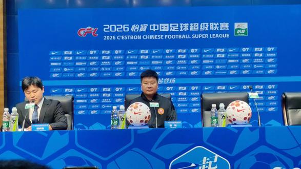 赛后新闻发布会,李金羽还是非常坦然淡定,并为韩鹏送上祝福。#李金羽 #山东泰山vs辽宁铁人 #孙文志聊球