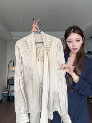 #今日穿搭 #简约大气 #早秋穿搭 #上衣