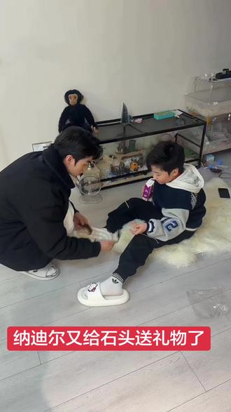 他们两个越来越像亲父子了@纳迪尔 @👑盈公主👑3号晚上7点年货节 @盈公主视频负责人老周