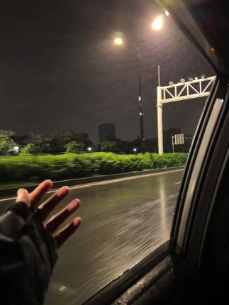 决定放弃你的那个晚上 我哭了好久好久 情绪失控 崩溃无数次 心脏疼了一晚上