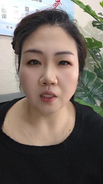 邯郸2026体育中考抽跳绳(男生165/女生160个满分,10分),整体利大于弊。
利:提分快、门槛低,每天练15分钟,1到3个月可稳拿满分;无场地和器材限制,容错率高(测2次取优),适合长跑弱、体重偏大的学生,体能要求低。
弊:姿势不当,易伤膝踝,节奏乱、手脚不协调者初期吃力,考场的场地可能影响发挥。
建议:练时脚轻跳、手腕发力,做好热身,关节需要配戴护具,每日3组每次1分钟逐步提高提速,可稳步提升#邯郸同城 #邯郸中考 #邯郸中考体育 #邯郸教育