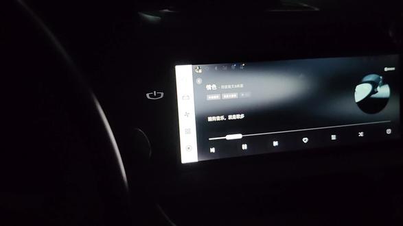 星越L更新到os2.5,低音部分越发的奇怪了,车门没做隔音吸音的估计应该还是糊成一锅粥,正确地做过了的就明显感觉低音区缺失某些重要频段,听上去有点怪。Bose彻底没救了#星越l #Bose #汽车音响升级