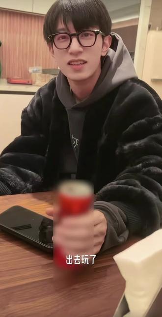 俩俩相望 #星沛
好喜欢星沛两个宝宝和另外两位未出镜的衡鼎兄弟
越风控避嫌越怀念活人感的四子在一起自然互动的时候~(此视频纯产出与原创不符,故事来的,别当真哈)如果是这样该多好看啊~现实和剧分开多好🤔想看啥都有