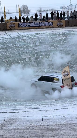 看看途乐在冰锅里的表现如何
#冰雪英雄会 #冰锅涮小车 #硬派越野 #途乐