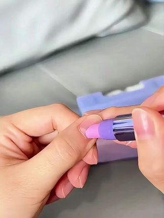 既能修死皮还能滋养甲床真的太方便了!!有了它直接省了去店里护理的钱#心愿先生 #护甲精华笔 #修死皮 #养甲床护甲 #三合一