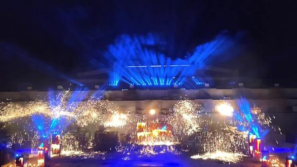 无人机和打铁花的完美表演,不愧是双世界纪录!真的是视觉盛宴,司徒小镇就打铁花这一个节目最好看,震撼 壮观