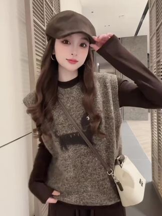 早秋温柔系穿搭新款气质针织衫马甲打底衫阔腿裤休闲三件套#早秋穿搭 #温柔风三件套 #谁穿谁好看 #分享穿搭