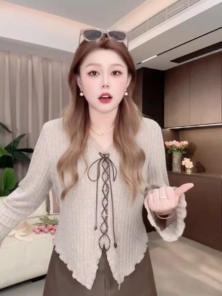楠序迪迪微胖女装2025秋复古港风气质显瘦早秋小衫上衣女DD11040